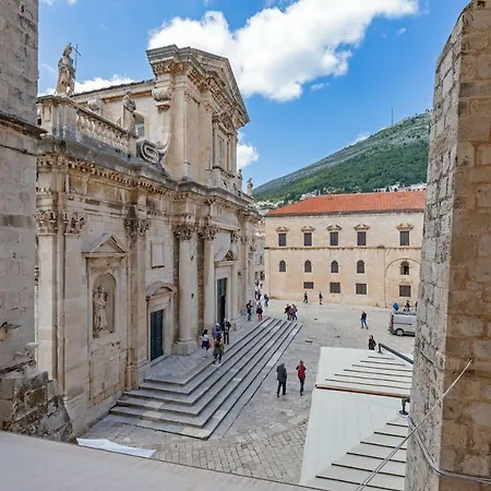 Cathedral Apartman *